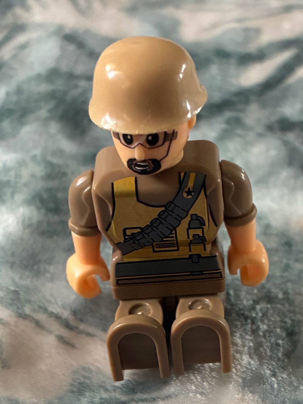 Military Minifigure Soldier with Tan Helmet - Picture 3 of 3